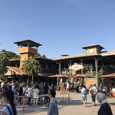 屋外アトラクションを中心に楽しもう