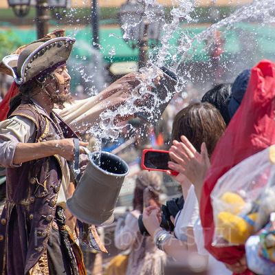 水攻撃を受けて涼しさを楽しもう！