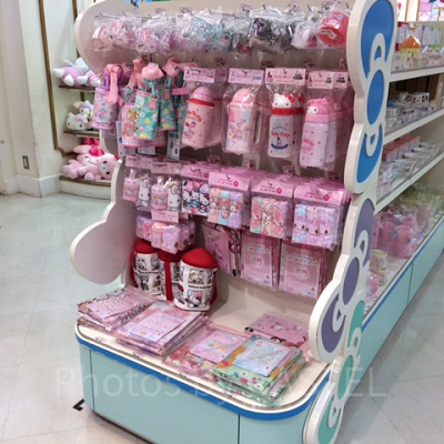 エントランスショップ　水筒コーナー