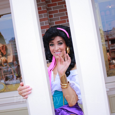 グリーティング中のエスメラルダ