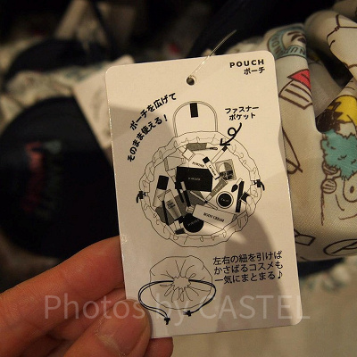 PEANUTS LAUNDRY（ピーナッツ・ランドリー）の総柄巾着ポーチの説明タグ
