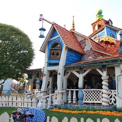 グーフィーのペイント&プレイハウスの外観