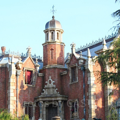 ホーンテッドマンションの外観