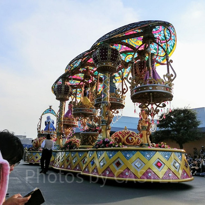 フェアリーゴッドマザー・ラプンツェル・白雪姫・シンデレラ・オーロラ姫のフロート