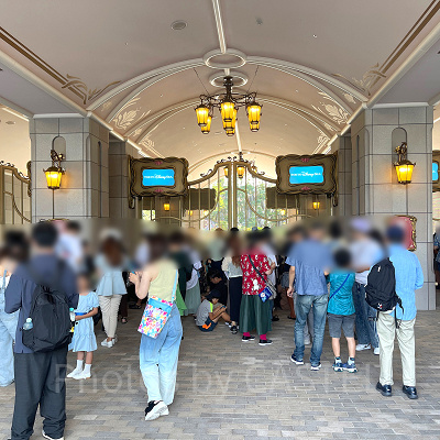 ファンタジースプリングス・エントランスの入場ゲート