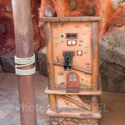 ファストパスはアトラクションのそばで発券できる