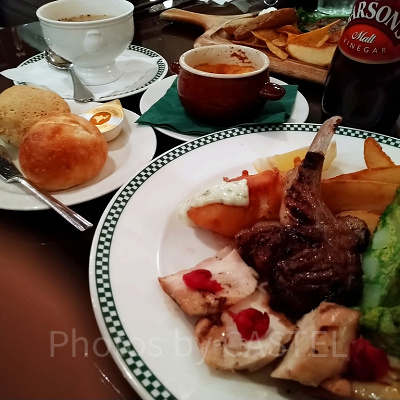 フィネガンズバーアンドグリルのクリスマスプレート