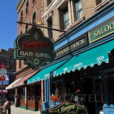 フィネガンズバー&グリル外観