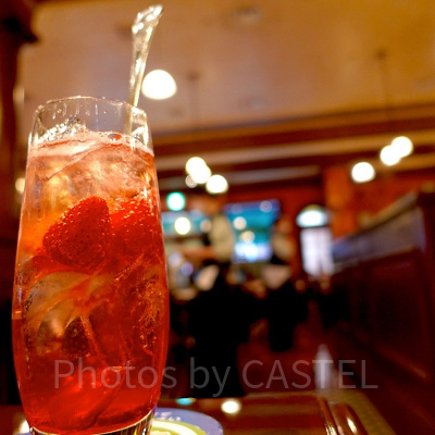 フィネガンズ・バー&グリルのフルーツ・ハイボール