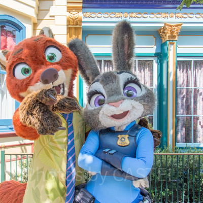 まずはニックとのグリーティングへ！（ディズニーランド旅行）