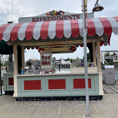 フードマーケットのフードカート／USJ