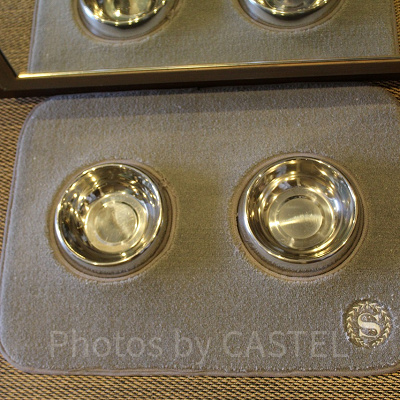 客室備え付けのフード／ウォーターボウル