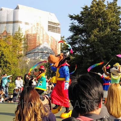 左から ビッグバッドウルフ、ホーレス・ホースカラー、クララベル・カウ、スクルージー、クラリス、パーラ