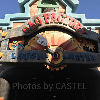 ギャグファクトリーの看板