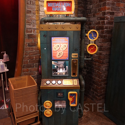 ギャグファクトリー／ファイブ・アンド・ダイムのメダリオンメーカー