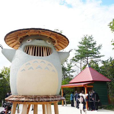 ジブリパークのお土産ショップ「どんどこ売店」