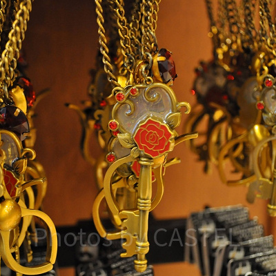 ユニバハロウィン2022グッズ：グローブホルダーキーチェーン