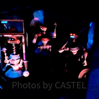 ドロイドがさす方向へ進もう