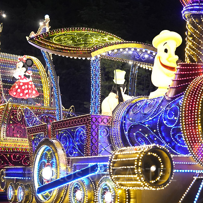 グーフィー、ミニー、ミッキーのフロート