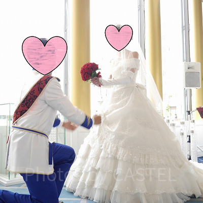 大勢の人目につくアトリウムチャペルでは壮大な式が多い。