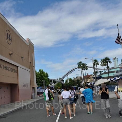 夏のUSJを楽しむゲストたち