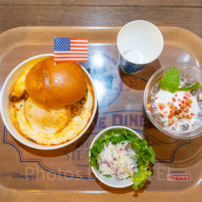 ハンバーガー&サンドイッチ特集：ベーコンエッグバーガー　グラタン仕立て、コールスロー付き