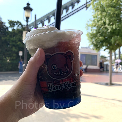 （写真右）ハミクマ・ドリンク ～コーラとホイップクリーム2つでひとつなのDEATH～