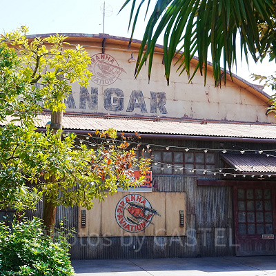 「ドリームス・テイク・フライト」が公演されるハンガーステージ