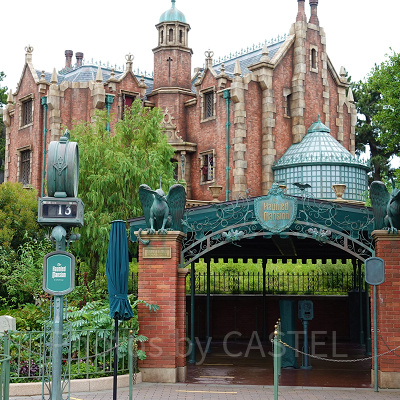 その一角だけ雰囲気が異なるホーンテッド・マンション