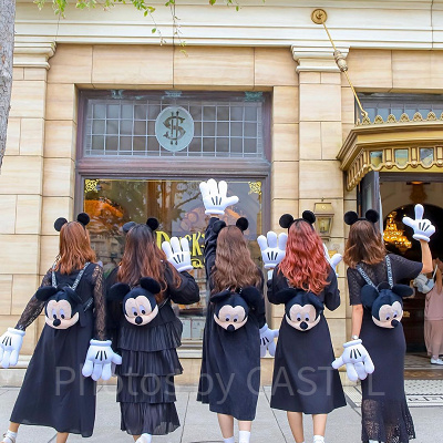 カチューシャ×グローブ、ブラックでミッキーコーデ