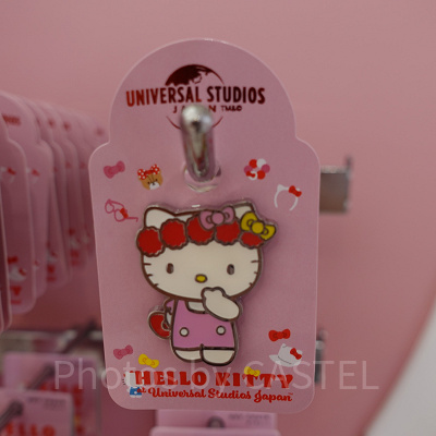 ハローキティのピンバッチ