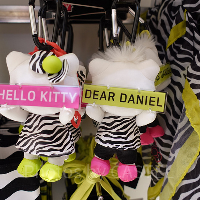 ハローキティ　カラビナ付きぬいぐるみキーチェーン