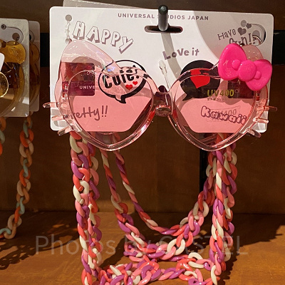 ハローキティのチェーン付きサングラス