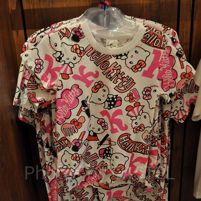 ハローキティの総柄Tシャツ
