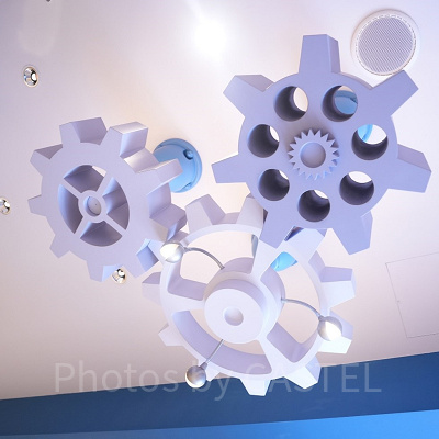 モンスターズインクの隠れミッキー：モンスターズ・インク・カンパニー天井