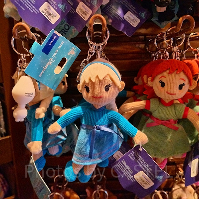 香港ディズニーアナ雪グッズ：エルサの刺繍ぬいぐるみキーチェーン