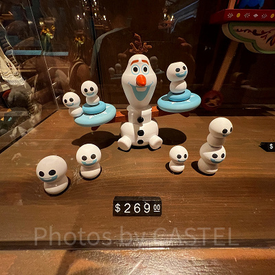 香港ディズニーアナ雪グッズ：オラフとスノーギースのフィギュア