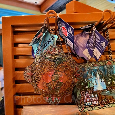 香港ディズニーアナ雪グッズ：ステンドグラス風壁飾り(アナ＆エルサ)