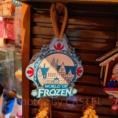 香港ディズニーアナ雪グッズ:木彫りの壁飾り(アレンデール建築)