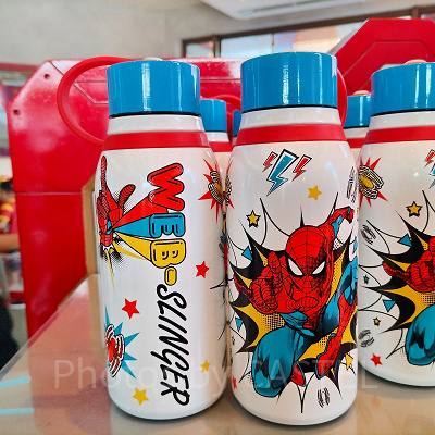 香港ディズニーマーベルグッズ：コミック版スパイダーマンのドリンクボトル