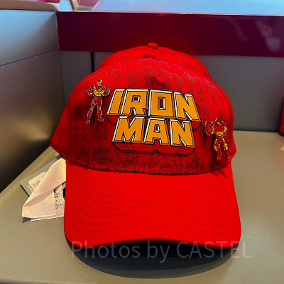 香港ディズニーマーベルグッズ：アイアンマンのピンバッジ付キャップ