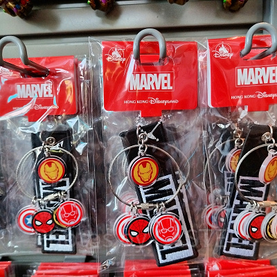 香港ディズニーマーベルグッズ：マーベルロゴのストラップキーチェーン