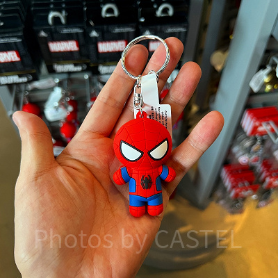 香港ディズニーマーベルグッズ:スパイダーマンのリング付マスコットキーチェーン