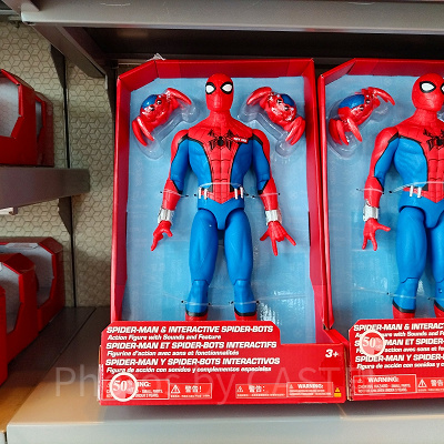 香港ディズニーマーベルグッズ:スパイダーマン&スパイダーボットのフィギュア