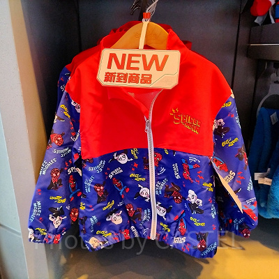 香港ディズニーマーベルグッズ:スパイディのウインドブレーカー
