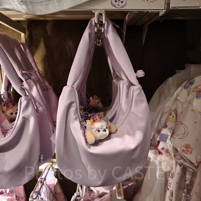 香港ディズニー20周年「ダッフィー&フレンズ・グランドセレブレーショングッズ」:クッキーアンのショルダーポーチ