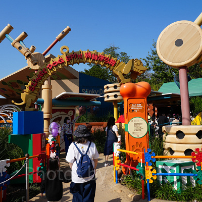 香港ディズニーランドのアトラクション：スリンキー・ドッグ・スピン