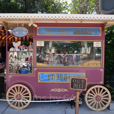 香港ディズニーランドのレストラン：メインストリートUSAのポップコーンワゴン＆フードカート