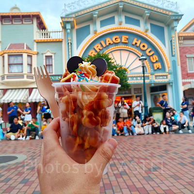 香港ディズニーの名物食べ歩きグルメ：エッグパフ