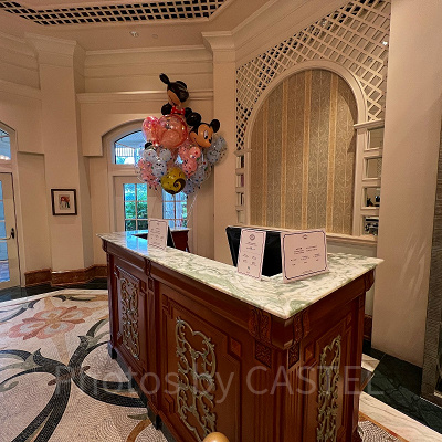 香港エンチャンテッドガーデンレストラン：グリーティングの様子